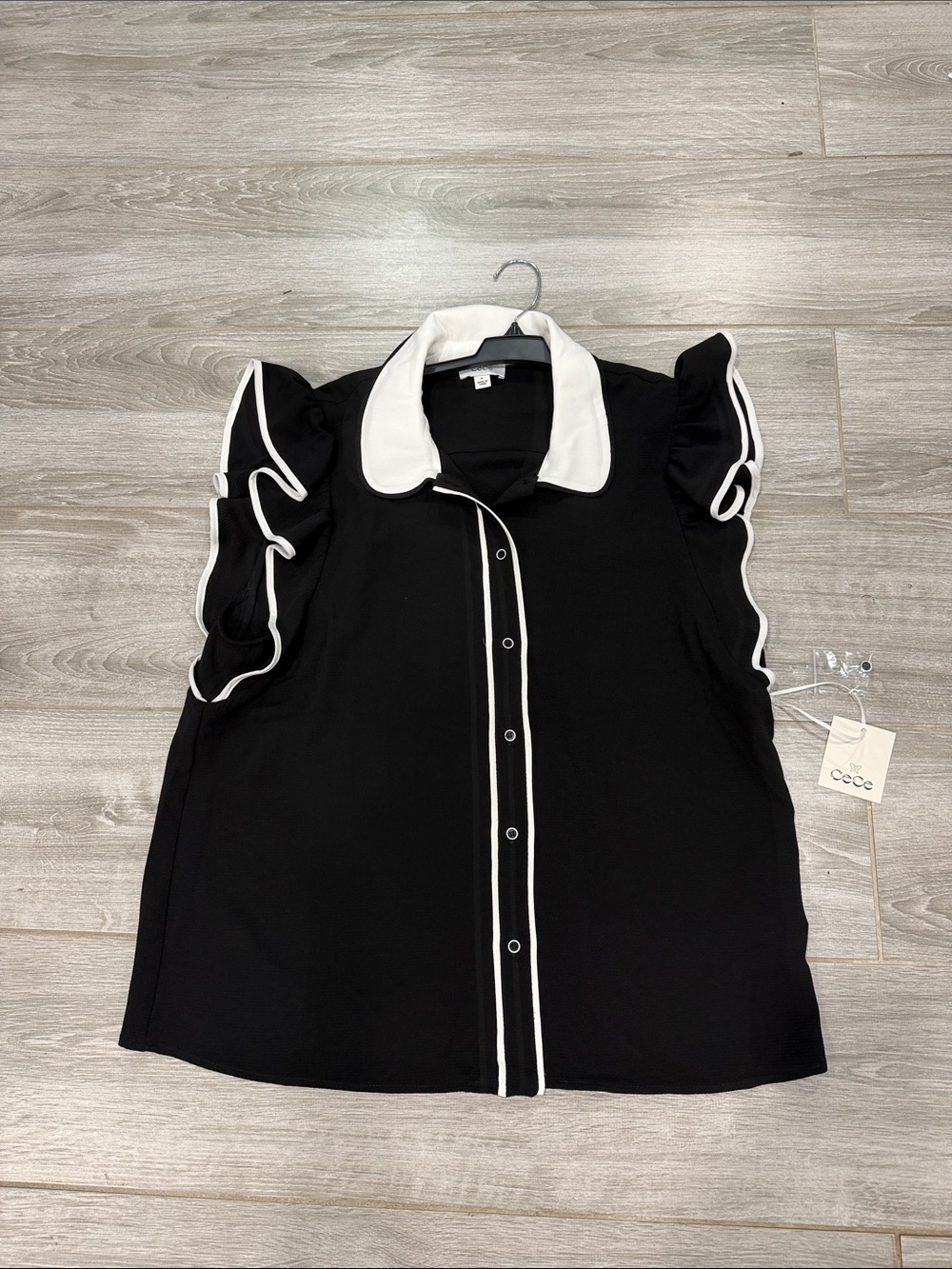 CeCe Black Button down Blouse with White Collar & Trim Xl